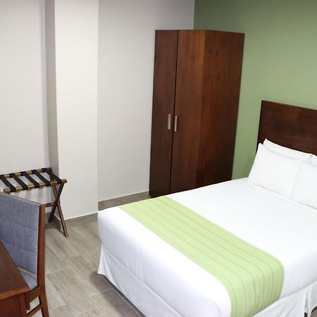 Hotel San Agustin Plaza Латакунга Екстериор снимка
