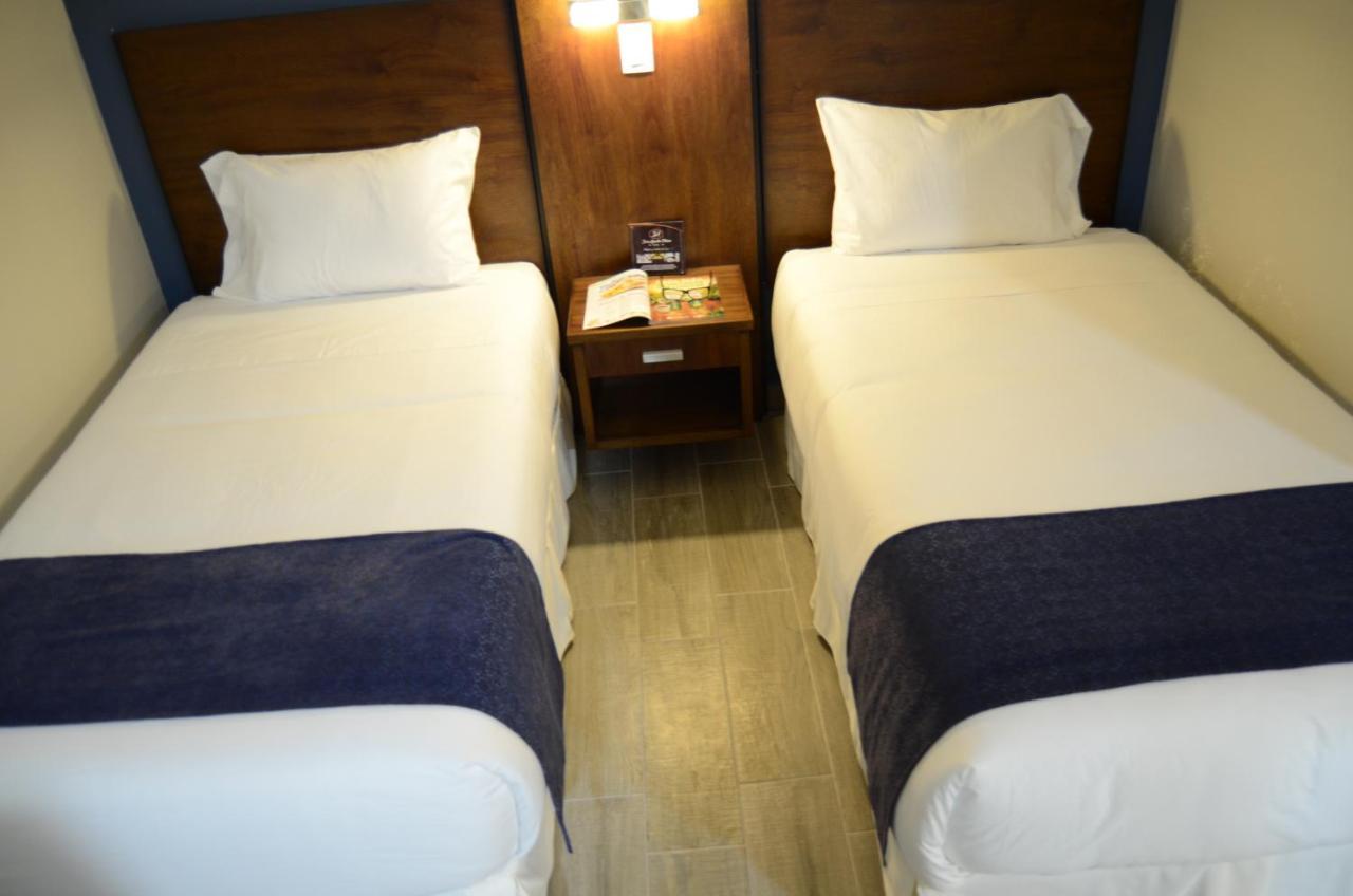 Hotel San Agustin Plaza Латакунга Екстериор снимка