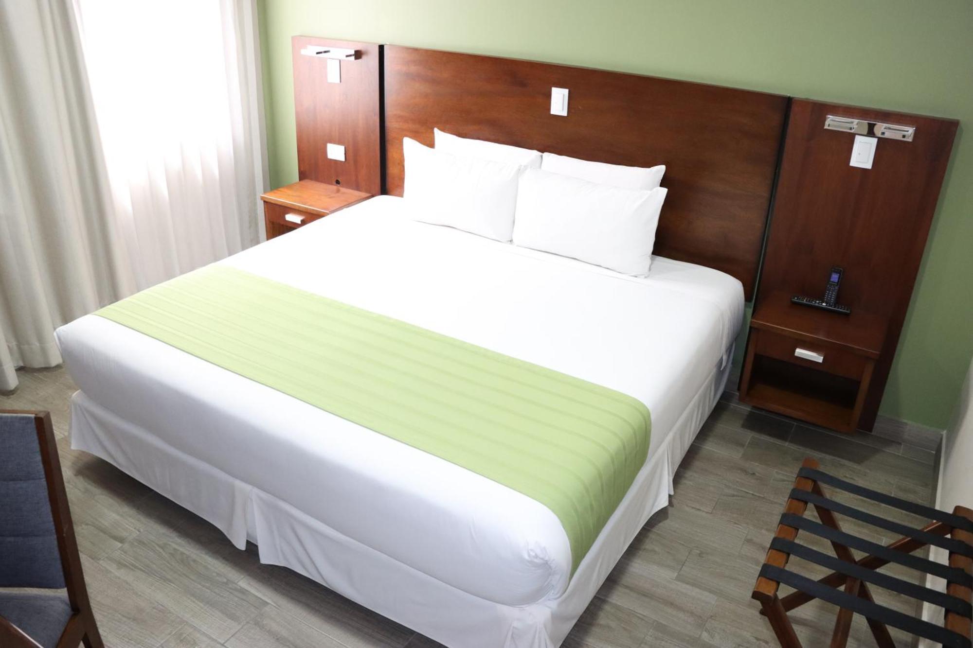 Hotel San Agustin Plaza Латакунга Екстериор снимка