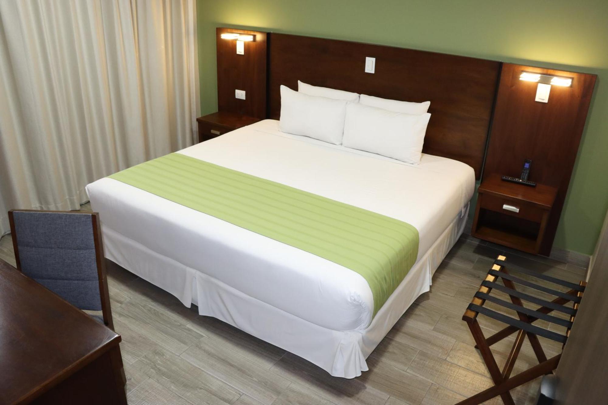 Hotel San Agustin Plaza Латакунга Екстериор снимка