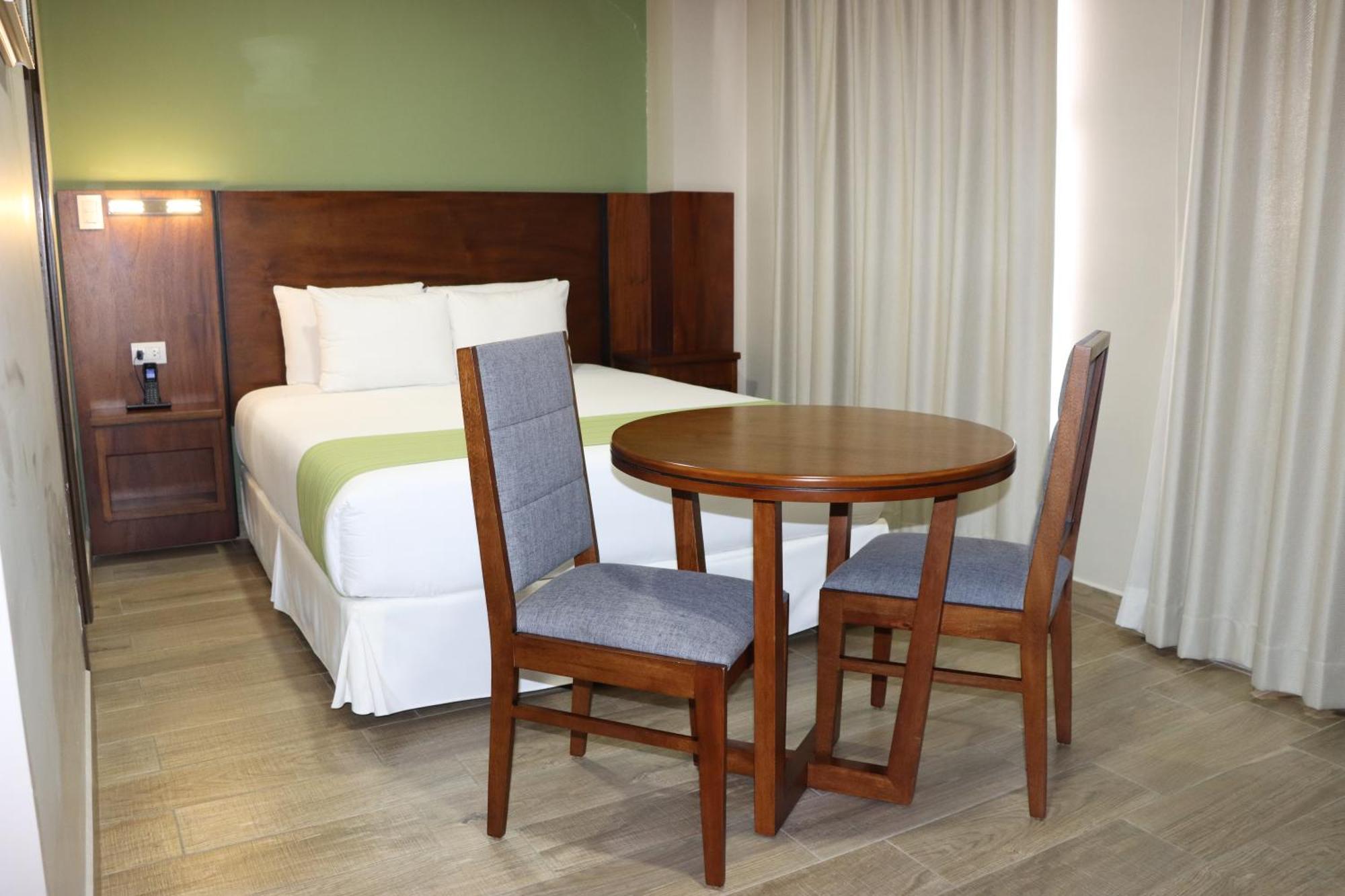 Hotel San Agustin Plaza Латакунга Екстериор снимка