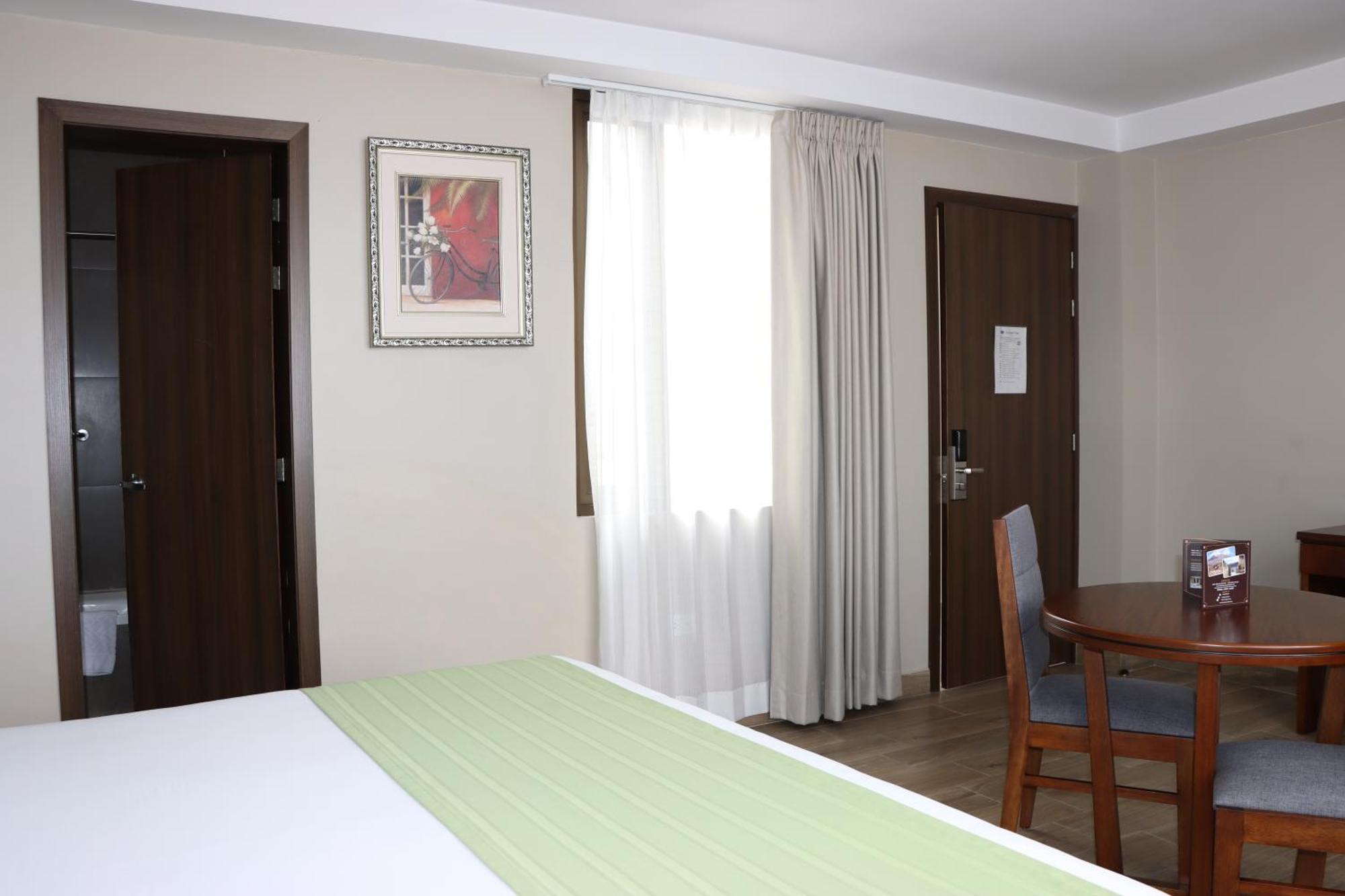 Hotel San Agustin Plaza Латакунга Екстериор снимка