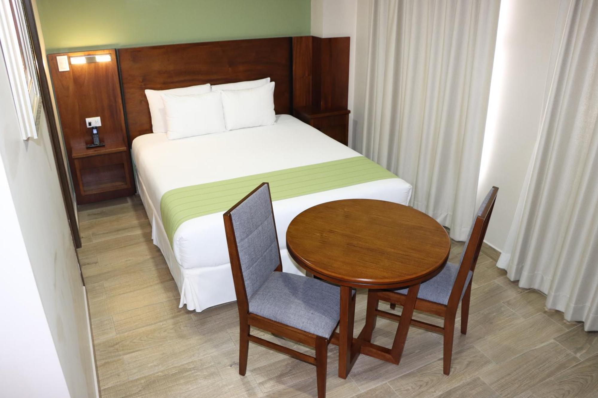 Hotel San Agustin Plaza Латакунга Екстериор снимка