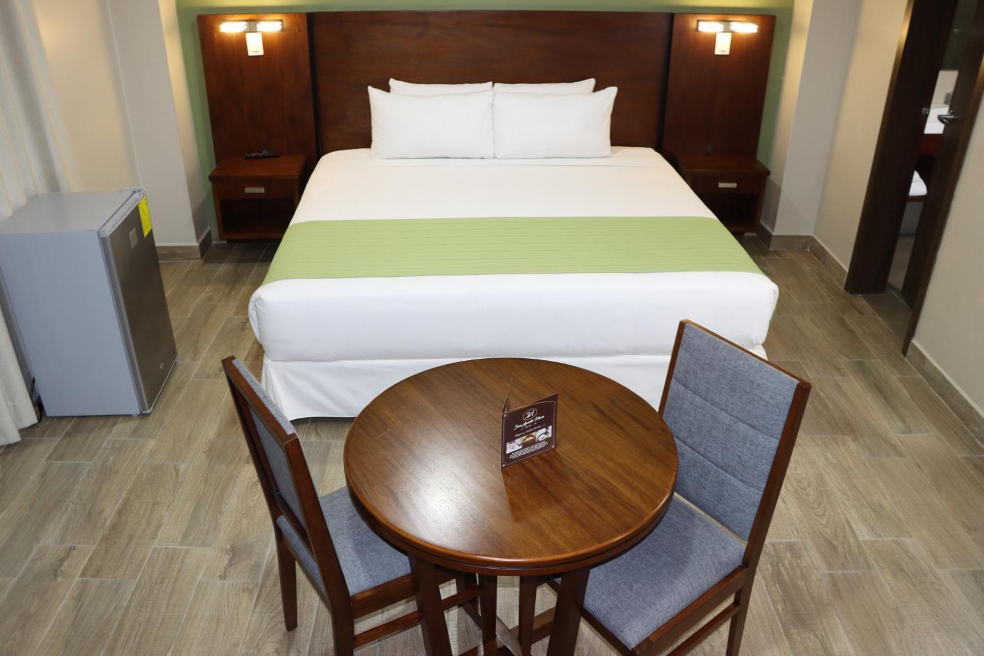 Hotel San Agustin Plaza Латакунга Екстериор снимка