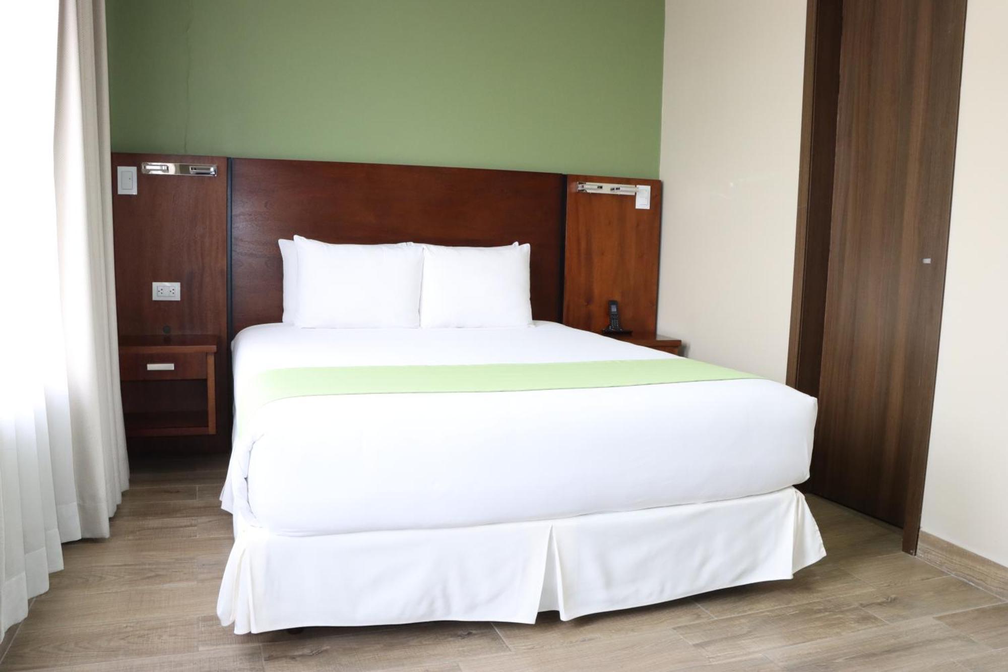 Hotel San Agustin Plaza Латакунга Екстериор снимка