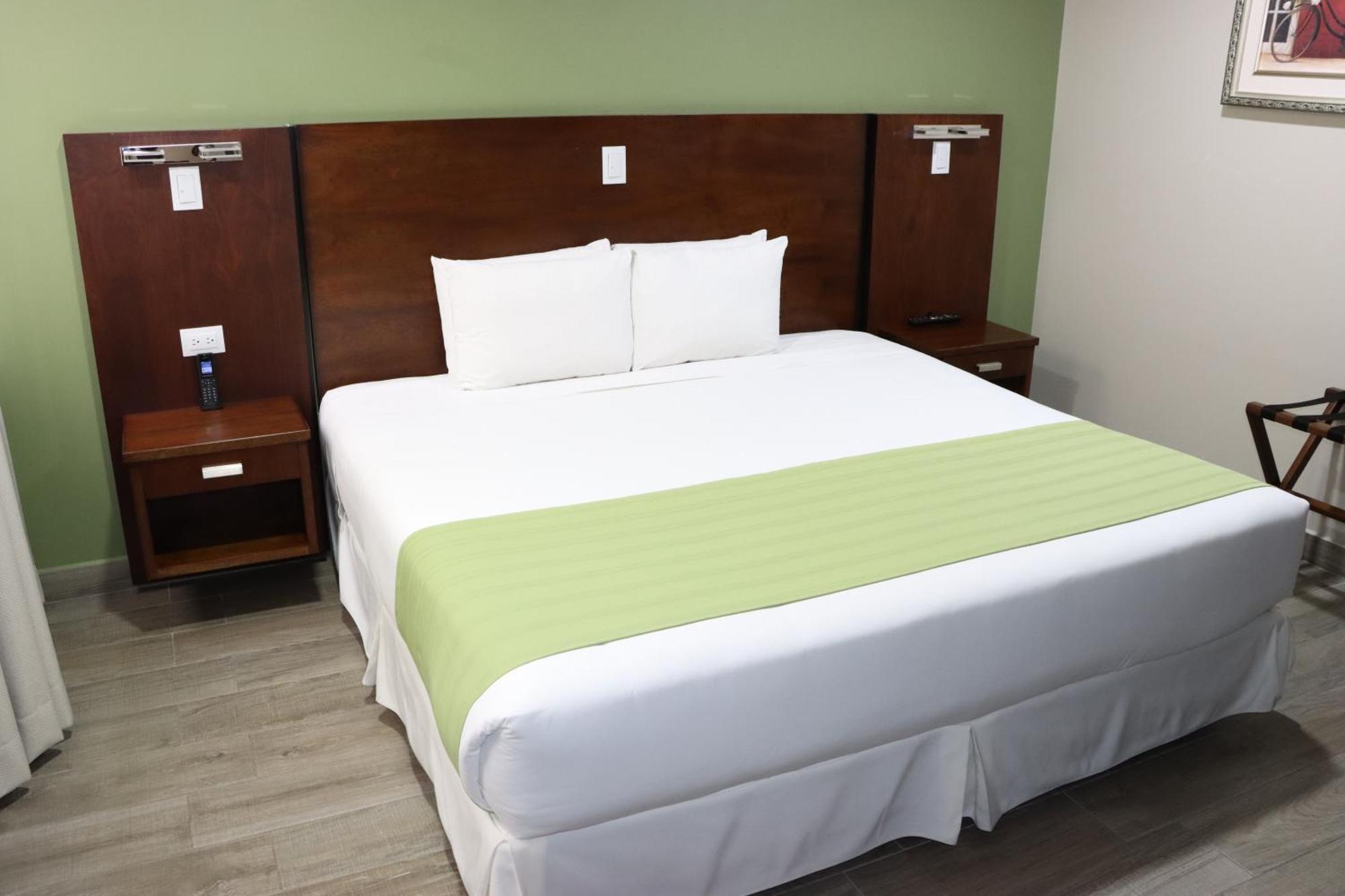 Hotel San Agustin Plaza Латакунга Екстериор снимка