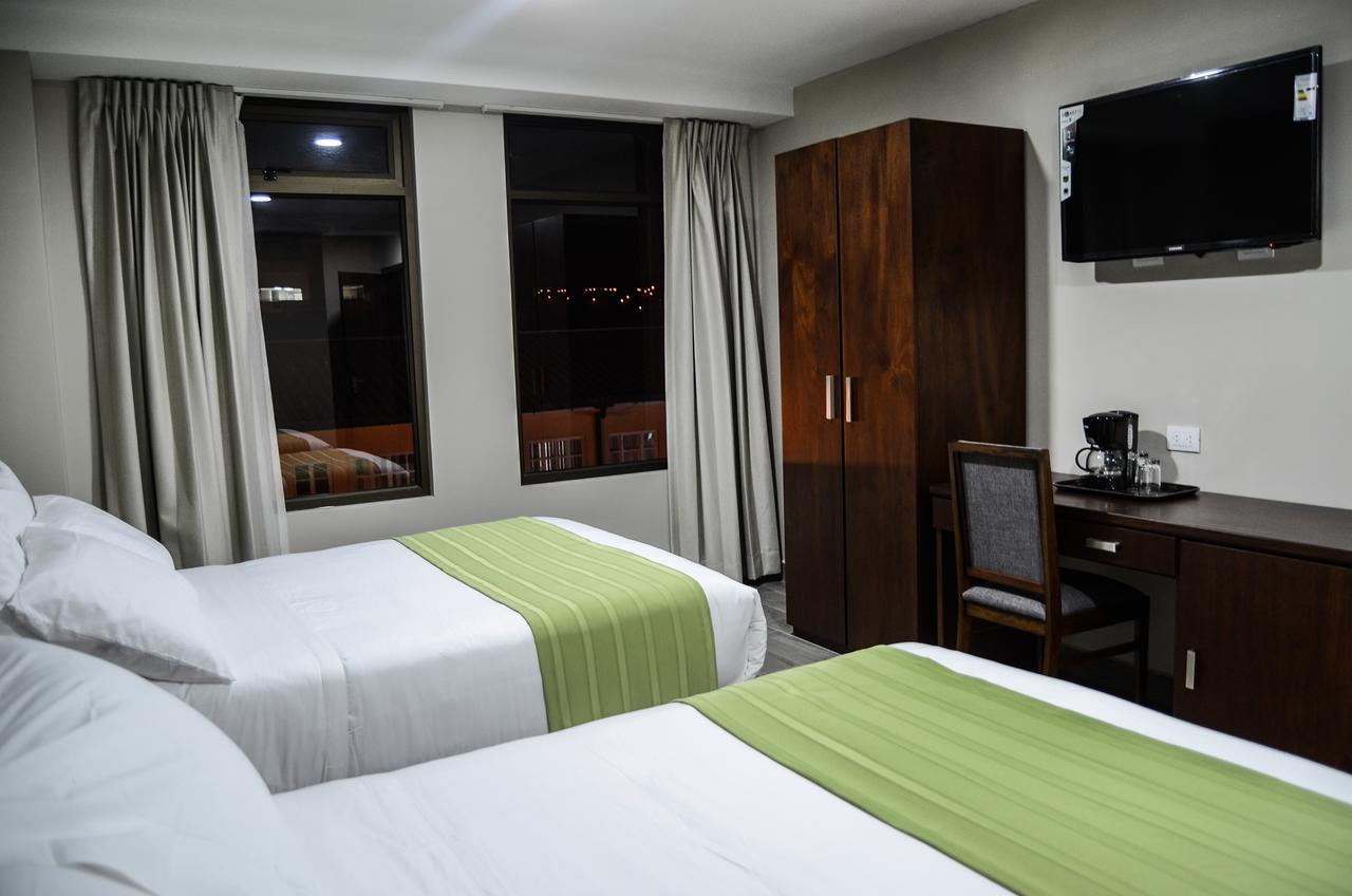 Hotel San Agustin Plaza Латакунга Екстериор снимка